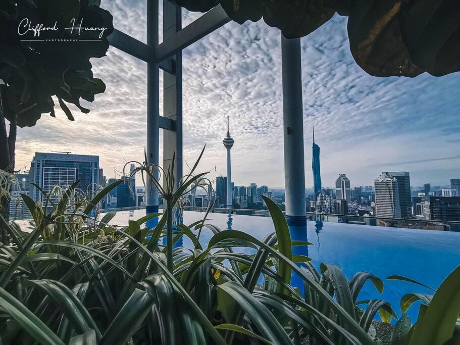 The Colony By Infinitum Best Pool View Klcc Trx Merdeka 118 Kl Tower Куала-Лумпур Экстерьер фото